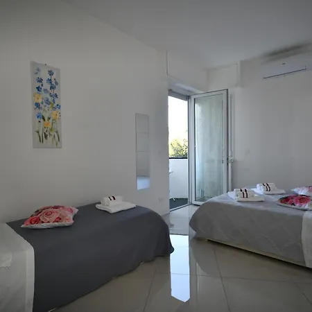 Casa Solari アパート ラッパロ